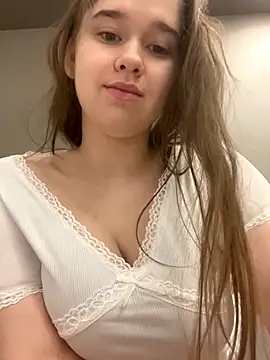 Snapshot of HornyGirlH chatting on 12.16.25 HornyGirlH online show from 12.16.25