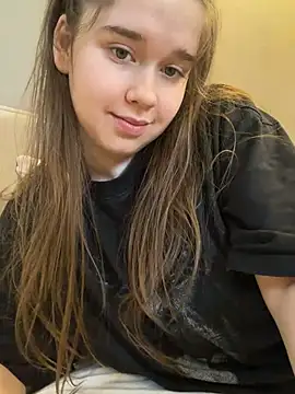 Snapshot of HornyGirlH chatting on 06.23.26 HornyGirlH online show from 06.23.26