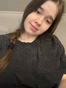Snapshot of HornyGirlH chatting on 06.27.26 HornyGirlH online show from 06.27.26