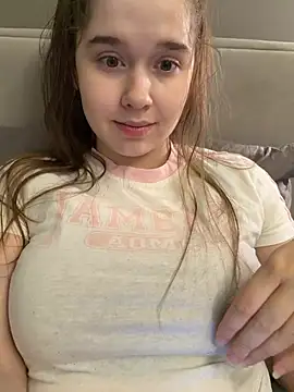 Snapshot of HornyGirlH chatting on 07.31.26 HornyGirlH online show from 07.31.26