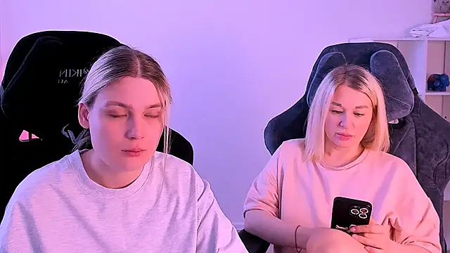 hotblonds online show from 12.19.24