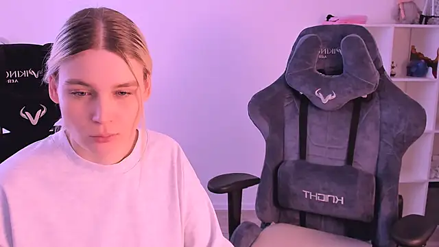 hotblonds online show from 01.11.25