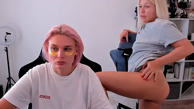 hotblonds online show from 10.04.25