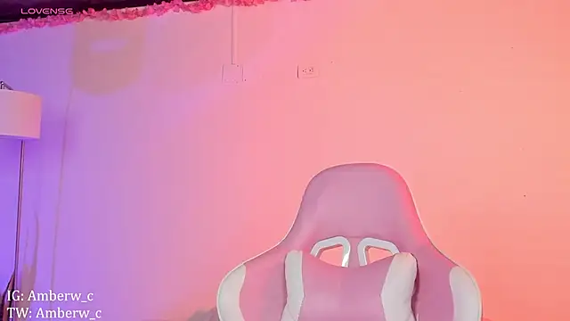 Snapshot of Ambeerouse chatting on 01.03.25 Ambeerouse online show from 01.03.25