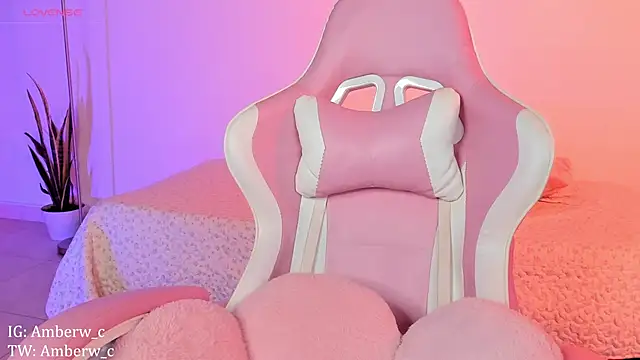 Snapshot of Ambeerouse chatting on 01.04.25 Ambeerouse online show from 01.04.25