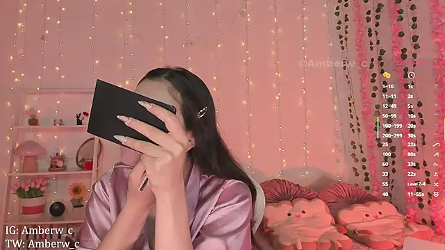 Snapshot of Ambeerouse chatting on 11.26.25 Ambeerouse online show from 11.26.25