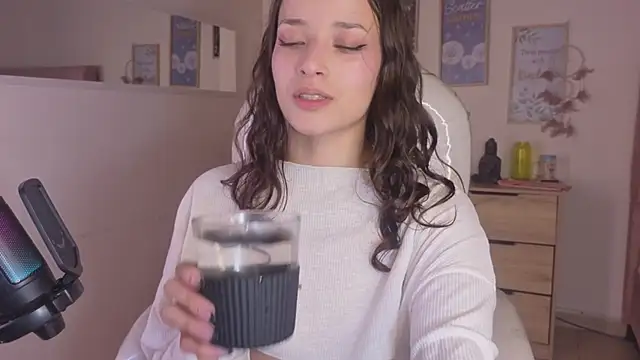 Amaia Daniells online show from 11.05.25