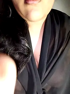 Snapshot of Annerae chatting on 10.01.25 Annerae online show from 10.01.25