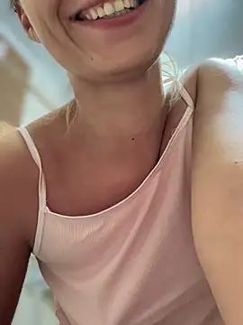 Snapshot of YOUR-KARINA chatting on 09.19.25 YOUR-KARINA online show from 09.19.25