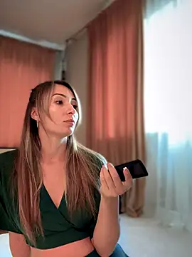 Snapshot of YOUR-KARINA chatting on 11.03.25 YOUR-KARINA online show from 11.03.25