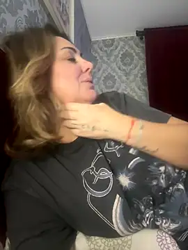 Emma roqueen online show from 10.05.25