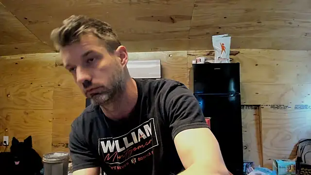 Snapshot of Kenny_Kyle chatting on 10.30.25 Kenny Kyle online show from 10.30.25