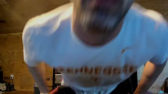 Snapshot of Kenny_Kyle chatting on 11.26.25 Kenny Kyle online show from 11.26.25