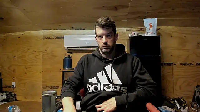 Snapshot of Kenny_Kyle chatting on 12.03.25 Kenny Kyle online show from 12.03.25