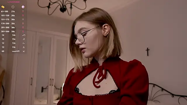 Snapshot of allotropp chatting on 10.11.25 allotropp online show from 10.11.25