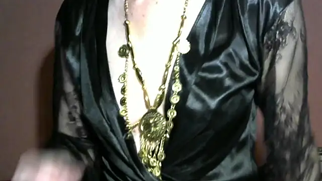 Snapshot of PrettyAndWild chatting on 10.05.25 PrettyAndWild online show from 10.05.25