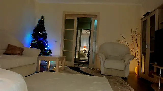 Snapshot of Butterfly-_ chatting on 12.29.24 Butterfly- online show from 12.29.24