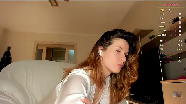 Snapshot of Butterfly-_ chatting on 01.30.25 Butterfly- online show from 01.30.25
