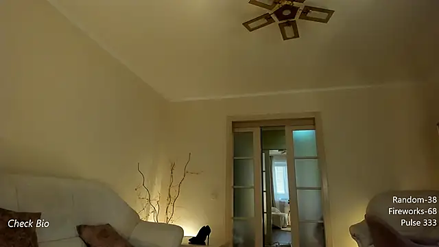 Snapshot of Butterfly-_ chatting on 03.17.25 Butterfly- online show from 03.17.25