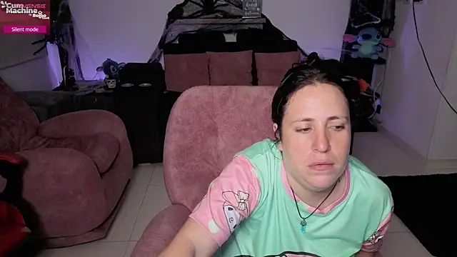 Snapshot of valery_adams1 chatting on 10.17.25 valery adams1 online show from 10.17.25