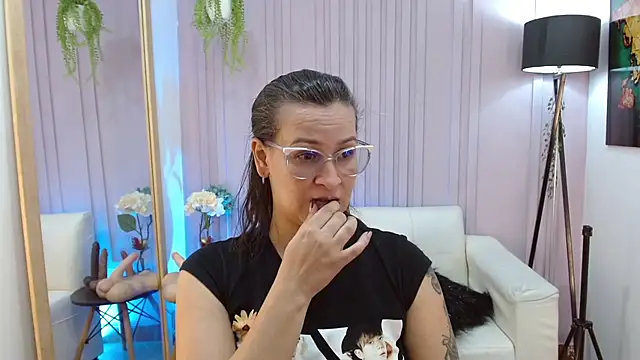 Britney taylor  online show from 12.30.24