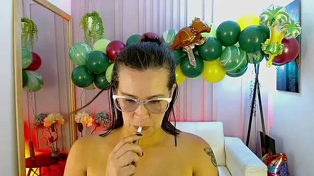 Britney taylor  online show from 01.08.25