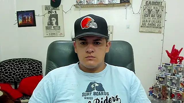 Snapshot of ney_22 chatting on 02.14.25 ney 22 online show from 02.14.25