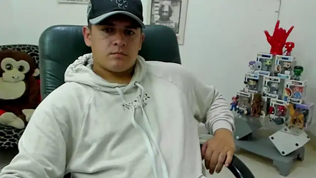 Snapshot of ney_22 chatting on 02.18.25 ney 22 online show from 02.18.25