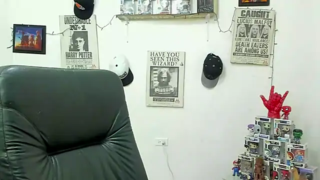 Snapshot of ney_22 chatting on 02.26.25 ney 22 online show from 02.26.25