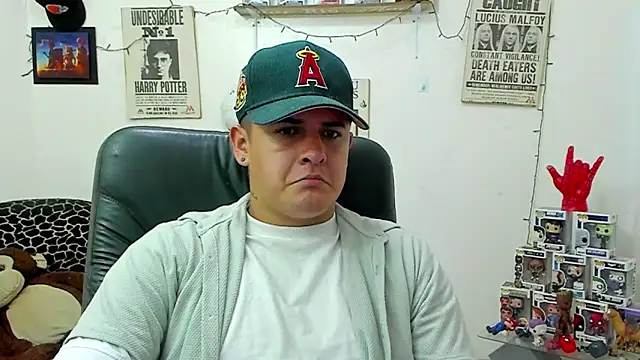 Snapshot of ney_22 chatting on 03.10.25 ney 22 online show from 03.10.25