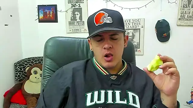 Snapshot of ney_22 chatting on 03.15.25 ney 22 online show from 03.15.25