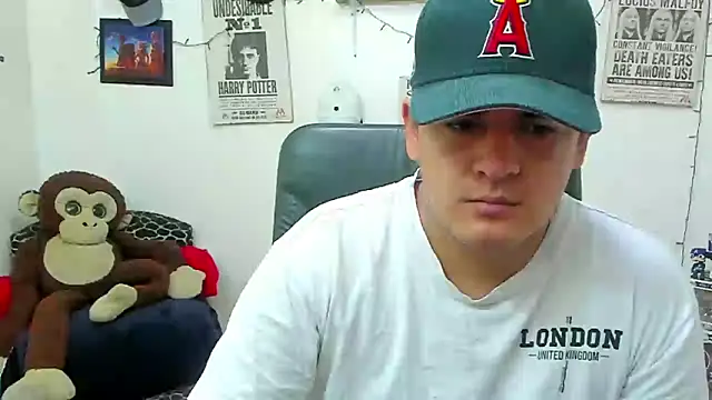 Snapshot of ney_22 chatting on 03.18.25 ney 22 online show from 03.18.25