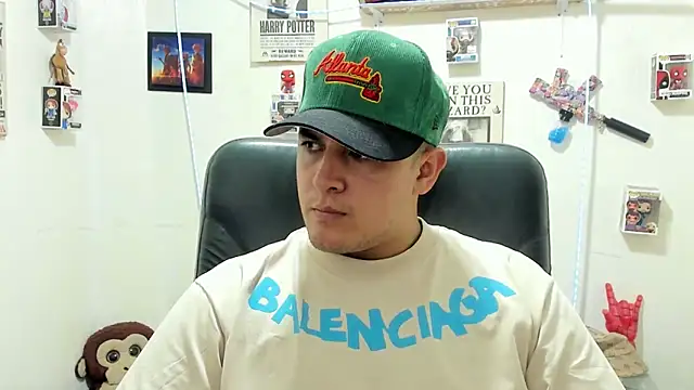 Snapshot of ney_22 chatting on 10.01.25 ney 22 online show from 10.01.25