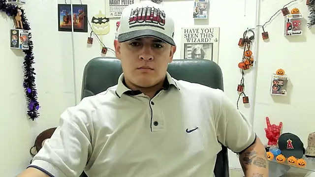 Snapshot of ney_22 chatting on 10.17.25 ney 22 online show from 10.17.25