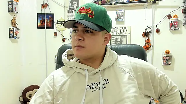 Snapshot of ney_22 chatting on 10.18.25 ney 22 online show from 10.18.25