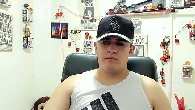 Snapshot of ney_22 chatting on 10.26.25 ney 22 online show from 10.26.25