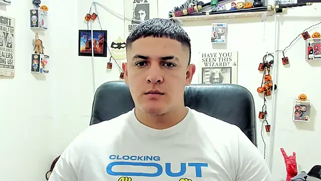 Snapshot of ney_22 chatting on 10.31.25 ney 22 online show from 10.31.25