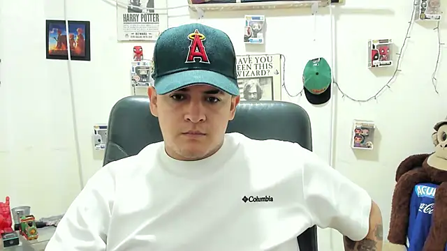 Snapshot of ney_22 chatting on 11.05.25 ney 22 online show from 11.05.25