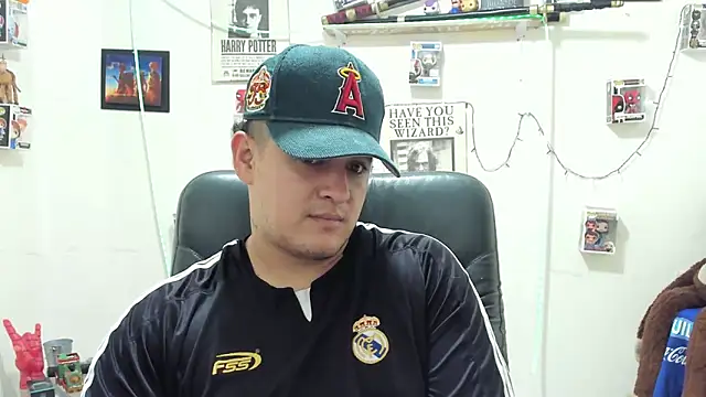 Snapshot of ney_22 chatting on 11.08.25 ney 22 online show from 11.08.25