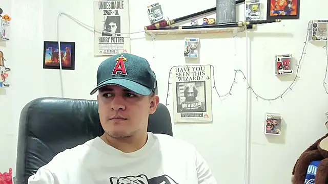 Snapshot of ney_22 chatting on 11.08.25 ney 22 online show from 11.08.25