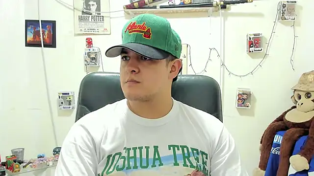 Snapshot of ney_22 chatting on 11.19.25 ney 22 online show from 11.19.25