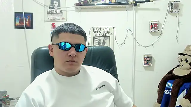 Snapshot of ney_22 chatting on 11.24.25 ney 22 online show from 11.24.25