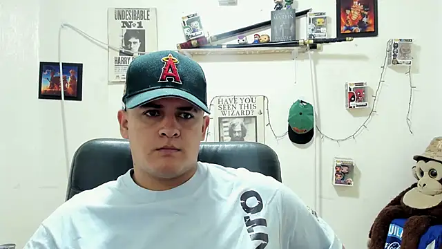 Snapshot of ney_22 chatting on 11.25.25 ney 22 online show from 11.25.25