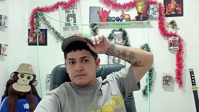 Snapshot of ney_22 chatting on 12.13.25 ney 22 online show from 12.13.25