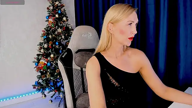 Snapshot of HotyPlays chatting on 12.24.24 HotyPlays online show from 12.24.24