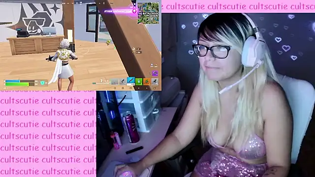 Snapshot of cultscutie chatting on 07.26.26 cultscutie online show from 07.26.26