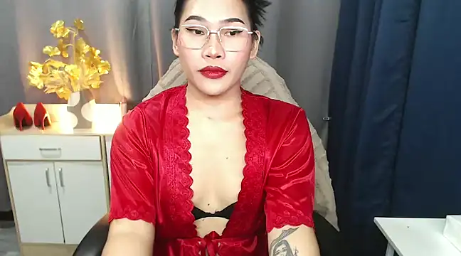 Snapshot of Ur_Fantastic_Lina chatting on 02.01.25 Ur Fantastic Lina online show from 02.01.25