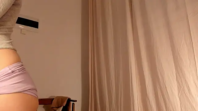 Snapshot of hee_jeen chatting on 02.23.25 hee jeen online show from 02.23.25