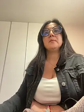 SWEETLILY18 online show from 01.20.25