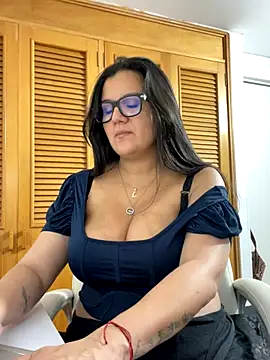 SWEETLILY18 online show from 10.22.25